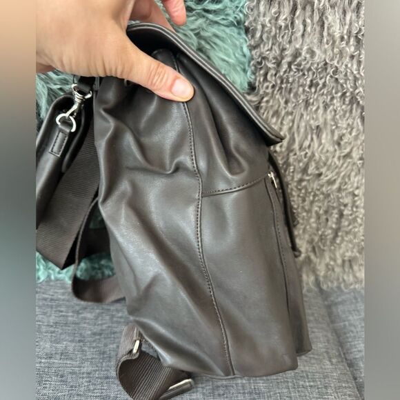 Y2K Esprit Vintage Faux Leather
Drawstring Backpack - Picture 5 of 13